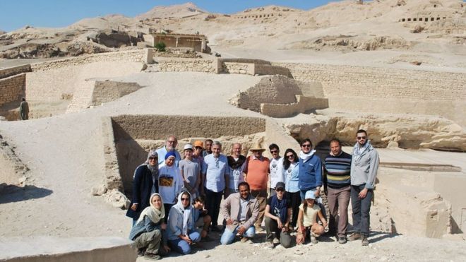 Equipe de arqueólogos brasileiros no Egito