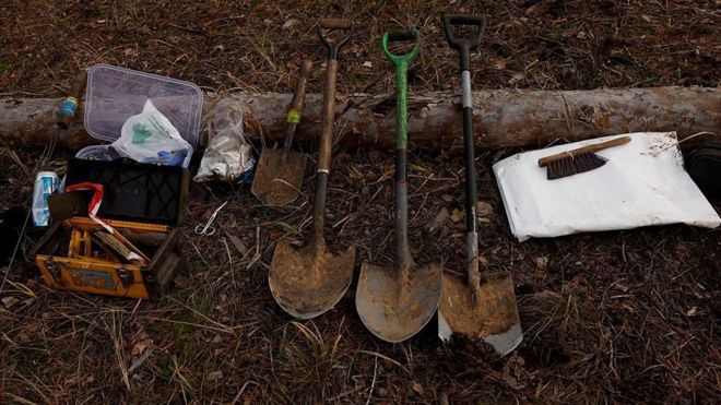 лопаты и инструменты для эксгумации