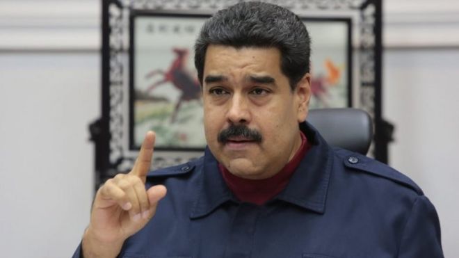 На раздаточном материале, выпущенном Президентским дворцом Мирафлорес 24 марта 2016 года, президент Венесуэлы Николас Мадуро выступает на заседании Совета министров в Каракасе, Венесуэла, 23 марта 2016 года.