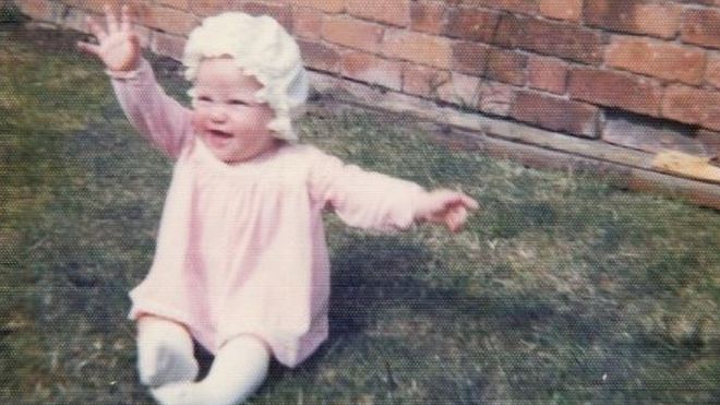 Лорейн Бадкок в возрасте около девяти месяцев летом 1976 года.
