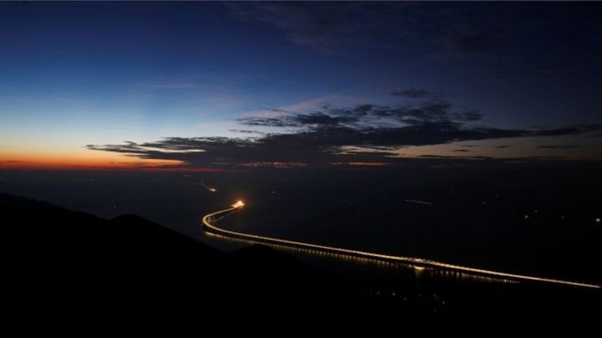 Night view of the Hong Kong-Macau-Zhuhai bridge