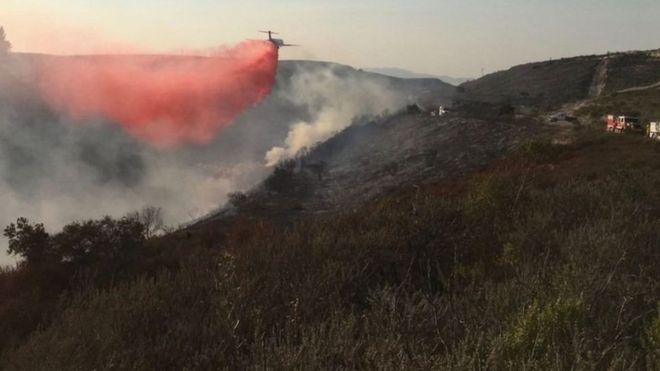 கலிஃபோர்னியா காட்டுத்தீ: சாண்டா பார்பரா மக்கள் வெளியேற்றம்