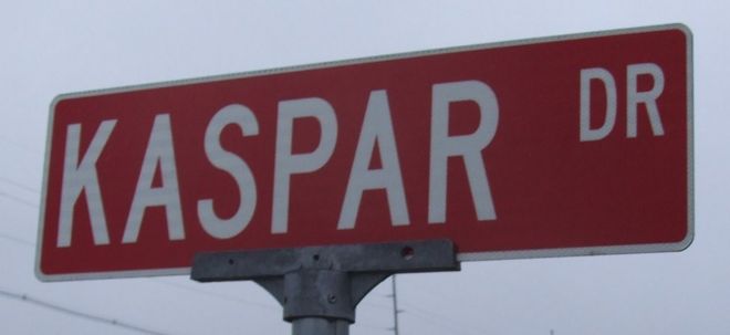 Каспар Драйв дорожный знак
