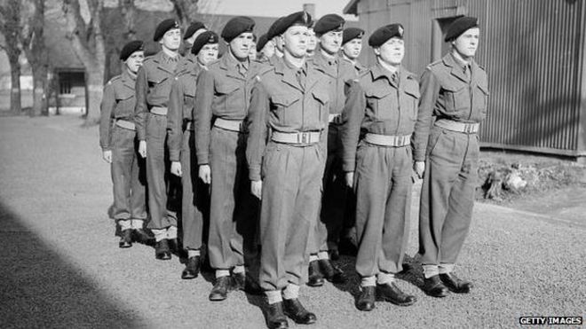 Отряд солдат Национальной службы британской армии в 1952 году