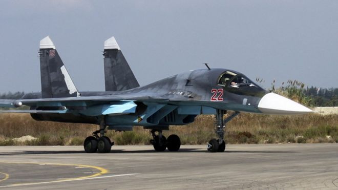 シリアの空軍基地に駐機したロシアの「SU-34」爆撃機（今月6日）