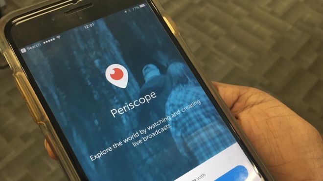 Лицо, использующее Periscope по телефону