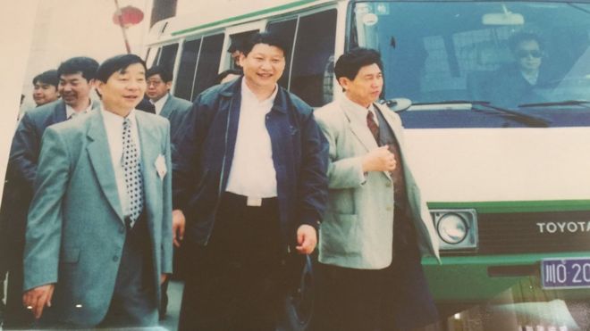 Г-н Ван встречается с нынешним президентом Китая Си Цзиньпином много лет назад