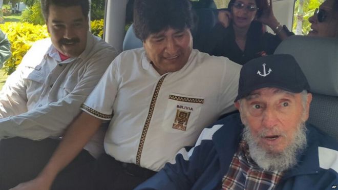Президенты Венесуэлы и Боливии Николас Мадуро (слева) и Эво Моралес (в центре) посетили Фиделя Кастро в день его рождения