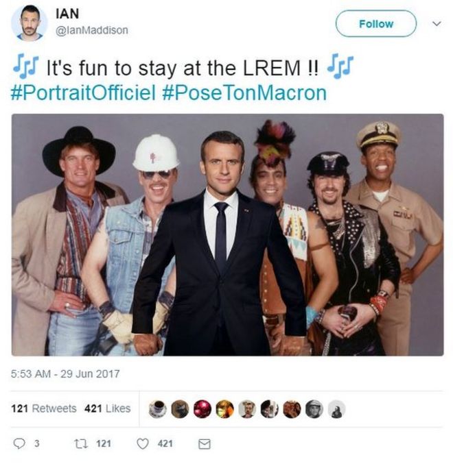 «Забавно оставаться в LREM», - заметил твитер Йен Мэддисон, делающий фотоснимки с мистером Макроном среди деревенских жителей