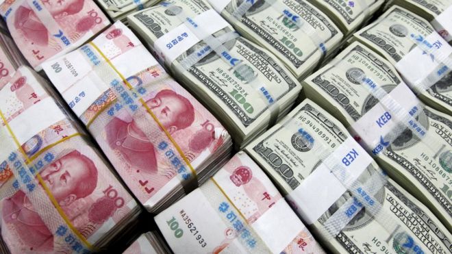 Юаньские банкноты и долларовые банкноты