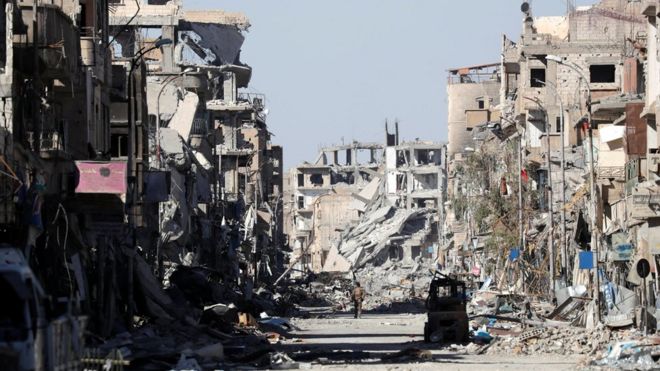 Разрушенные здания в Ракке