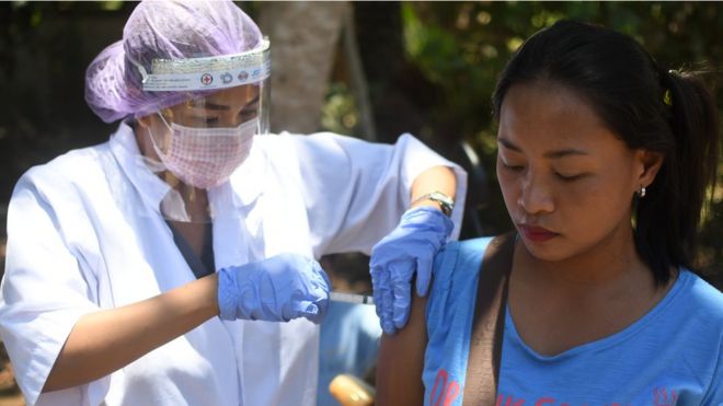 Nurse administers injectable contraception in the Philippines.