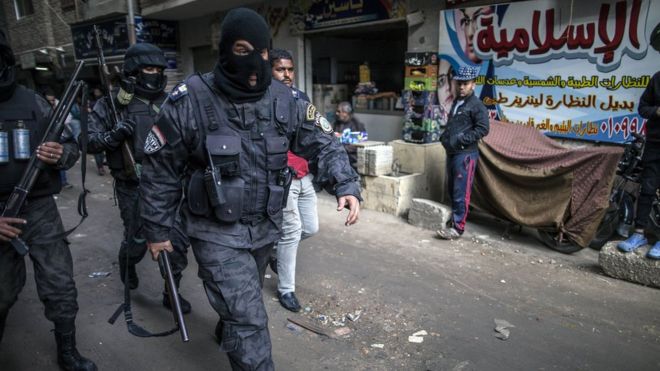 25 января 2016 года спецназ египетской полиции патрулирует улицы в районе Аль-Харам в Гизе