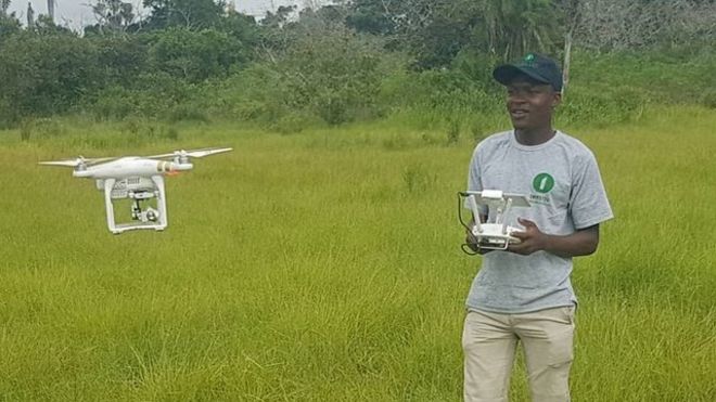 Aboubakar Karim et Bakary Coulibaly utilisent la cartographie et la pulvérisation par drone pour booster la production agricole