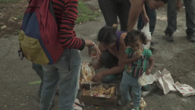 Venesuela müxalifəti ölkədə aclığa qarşı etiraz aksiyaları keçirməyə çalışır.