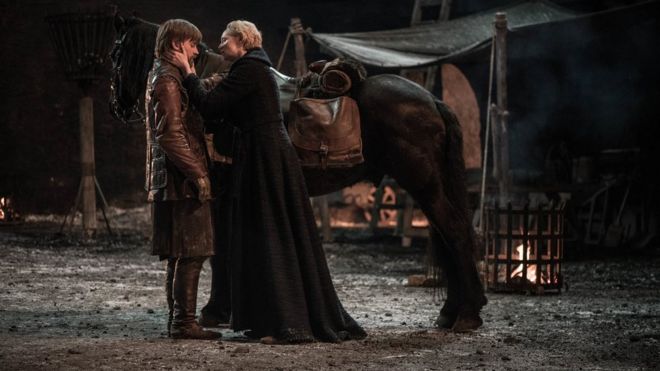 Brienne e Jaime Lannister ao se despedirem em Game of Thrones