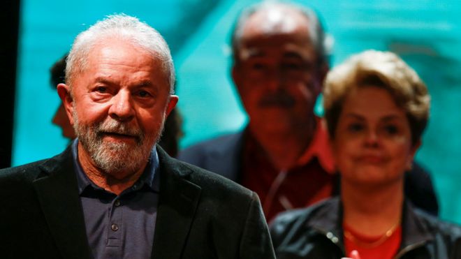 Lula durante discurso após o primeiro turno