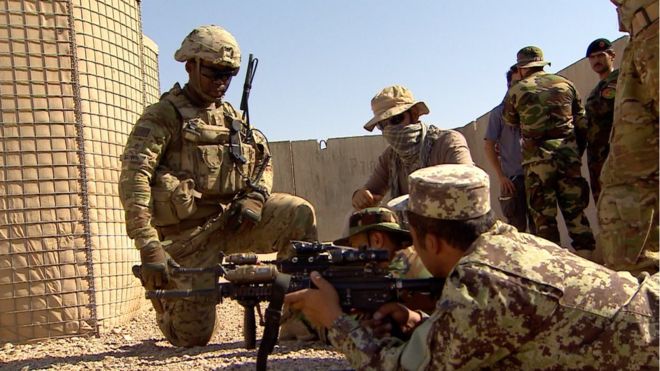 Американские войска обучают 215-й корпус афганской армии в Гильменде, Афганистан, июль 2016 года
