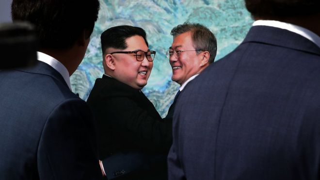 Президент Южной Кореи Мун Чже-ин и лидер Северной Кореи Ким Чен Ын