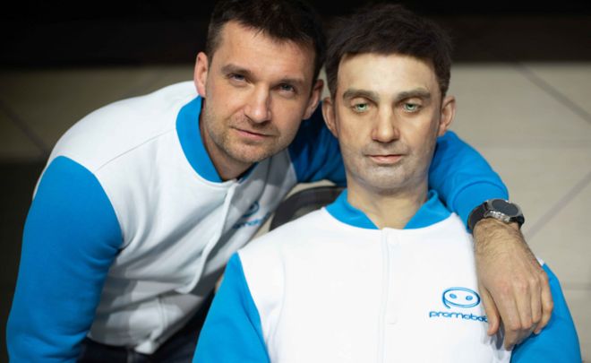 الروبوت أليكس يحاكي وجه أحد مؤسسي الشركة، ويُدعى أليكسي يوزاكوف