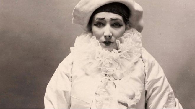 Félix Nadar, Sarah Bernhardt dans Pierrot assassin, vers 1883. BnF, département des Estampes et de la photographie.