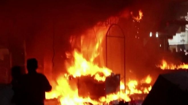 Пожар на рынке в Мосуле