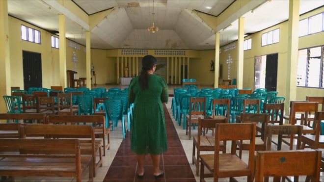 Kembalinya 'gadis rampasan perang' ke Timor Leste setelah diculik 23 tahun lalu, membuka tabir mengenai tragedi yang setidaknya menewaskan ratusan orang pengungsi di sebuah gereja.