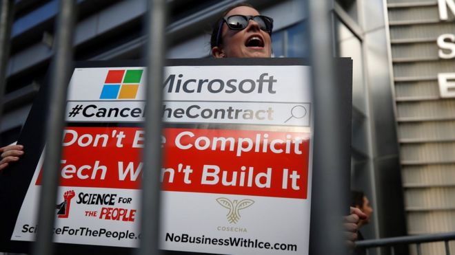 Protesta ante la sede de Microsoft en Nueva York