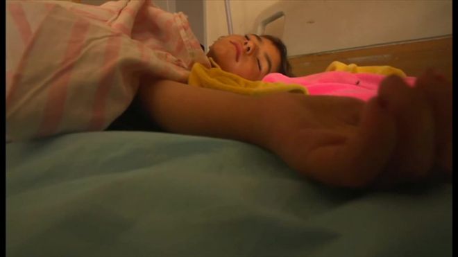 腕を失い、脊椎に銃弾　シリア・アレッポの子供たち