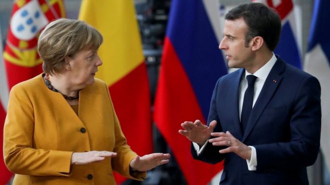Канцлер Германии Ангела Меркель и президент Франции Эммануэль Макрон выступают на саммите лидеров ЕС 22 марта 2019 года