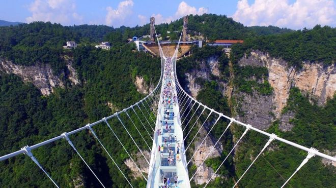 Puente de vidrio en China