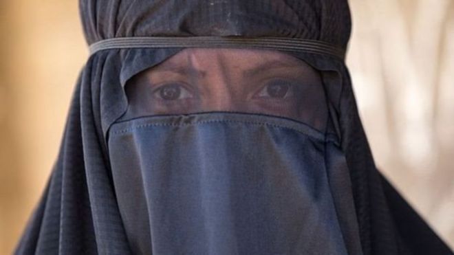 முகத்தை மூடிய முஸ்லிம் பெண்.