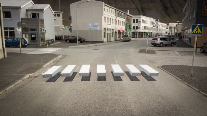 ISLANDIA: El paso de cebra que engaña al cerebro para que los conductores frenen