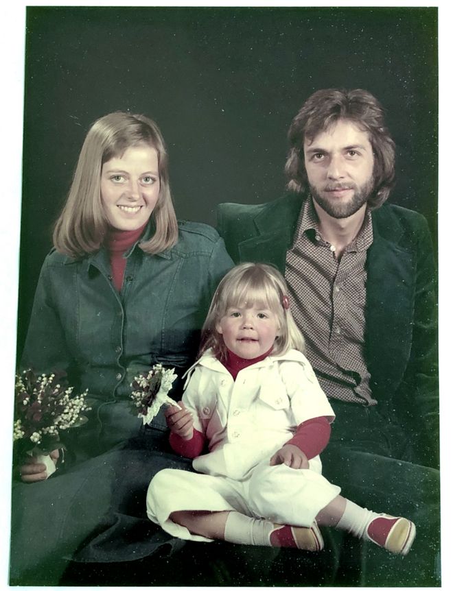 Анна, с ее родителями