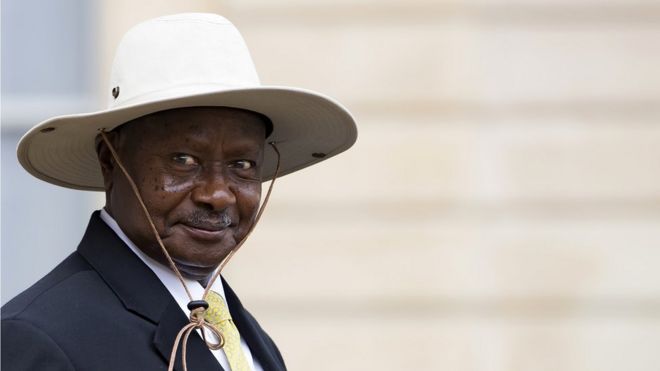 Ugandan President Yoweri Kaguta Museveni leaves after a meeting with French President Francois Hollande (not pictured) at the Elysee Palace in Paris, France, 19 September 2016