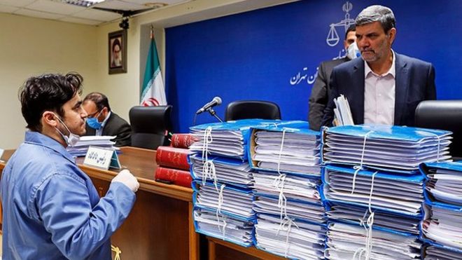 ریاست دادگاه آقای زم را ابوالقاسم صلواتی بر عهده داشت که به گفته فعالان حقوق بشر رابطه‌ای نزدیک با نهادهای امنیتی دارد