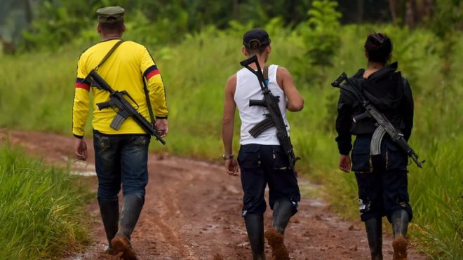 Tres guerrilleros.