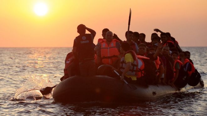 Мигранты пытаются добраться до Коса, Греция