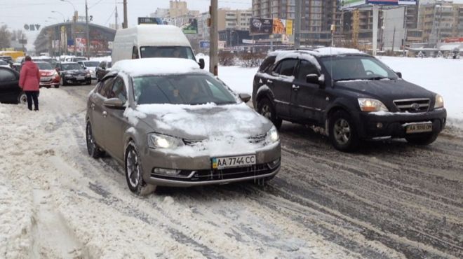 Після 10-бальних заторів вранці міський транспорт у Києві нормалізував роботу.