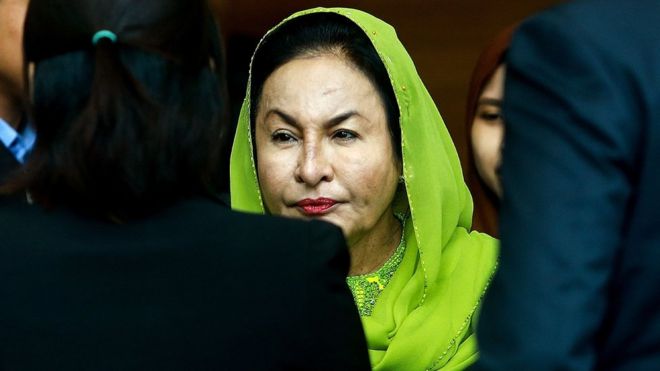Росма Мансор, жена бывшего премьер-министра Малайзии Наджиба Разака, прибывает в Малайзийскую антикоррупционную комиссию в Путраджайе 3 октября 2018 года