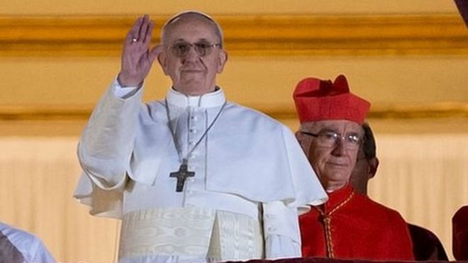 La primera aparición de Francisco Bergoglio después de ser elegido Papa.
