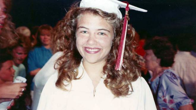 Кэти Кестнер на выпускном в старшей школе
