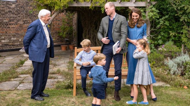 Сэр Дэвид Аттенборо встречает королевскую семью