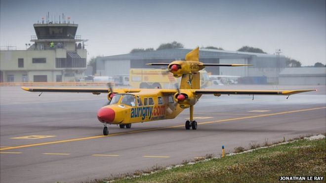 G-Joey руление в аэропорту Гернси после завершения последнего рейса