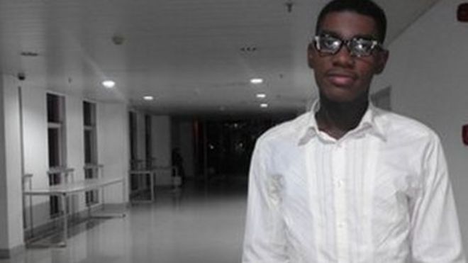 Samuel a fait un carton sur les réseaux sociaux depuis sa cage d'escalier de Libreville, au Gabon.