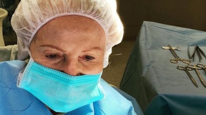 Angelita durante cirurgia