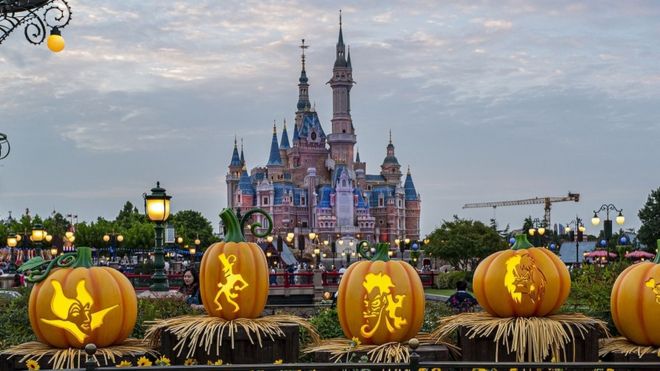 La decoración de Halloween en Disney Shanghai