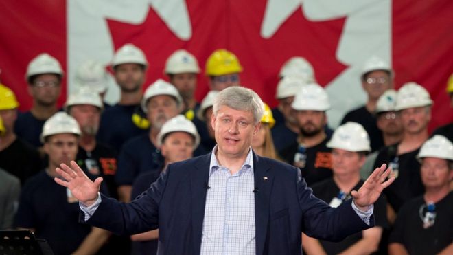 Во вторник, 1 сентября 2015 года, на фото из архива премьер-министр Стивен Харпер выступает во время остановки кампании у производителя стали в Берлингтоне, Онтарио, Канада.
