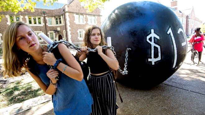 Manifestación sobre deuda estudiantil en Estados Unidos