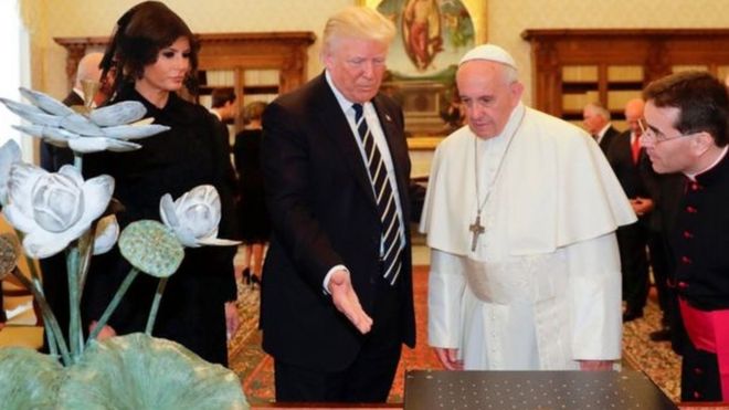 Donald Trump na Papa Francis wakiwa The Vatican